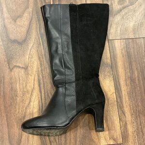 Knee- high black boots 👢